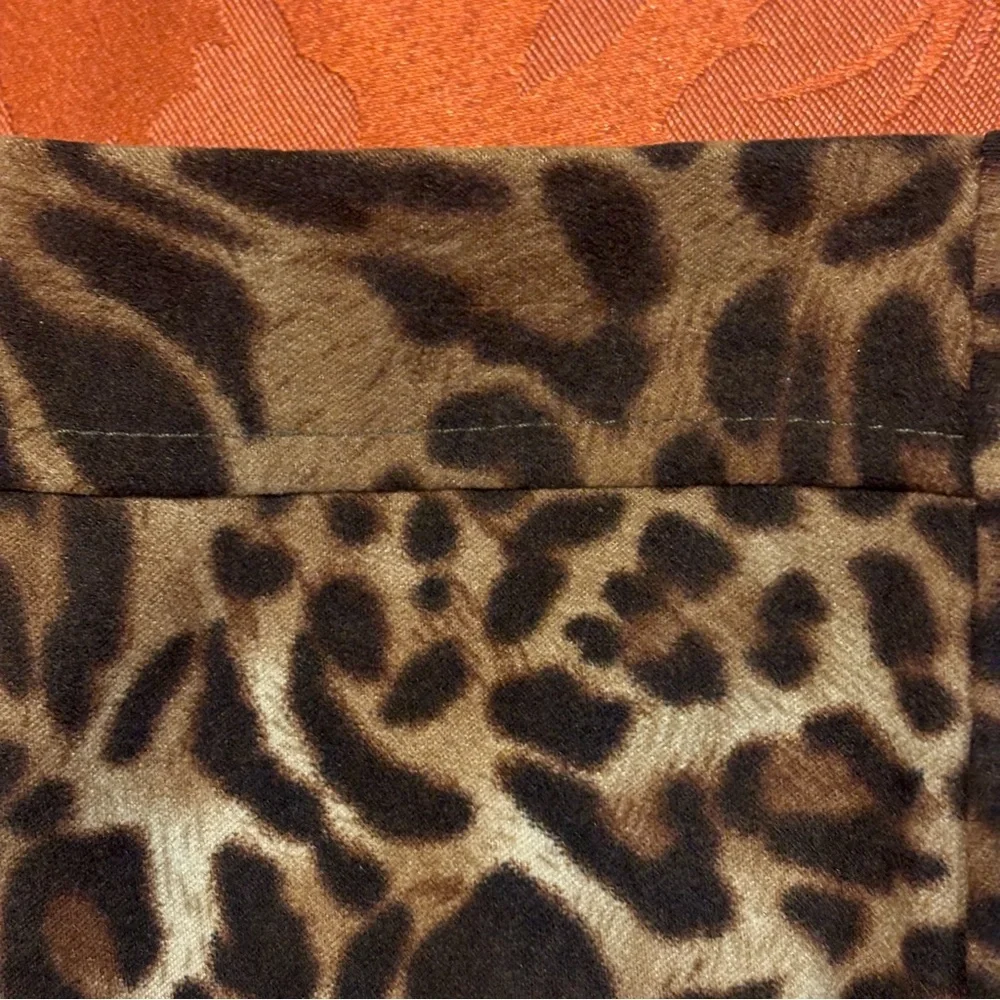 ❤️2/$15 or 3/$21❤️ Laura Scott Leopard Pencil Skirt, Size 10